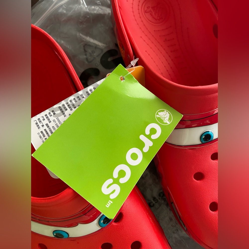 New Crocs X Disney Pixar Cars Lightning McQueen Classic Clogs Size 11 M FLAW - Picture 3 of 15